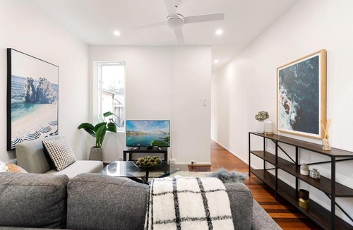 Darlinghurst Apartment | Bright Central Home