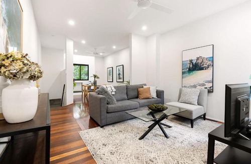 Darlinghurst Apartment | Bright Central Home