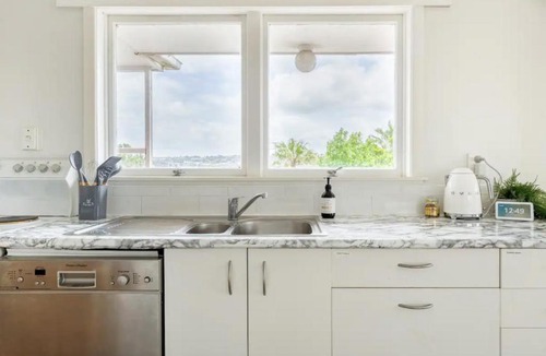 Forrest Hill House | Bright & Central Home