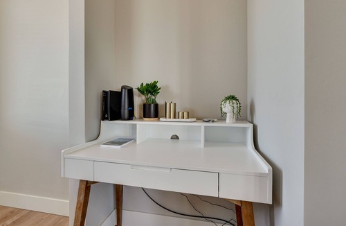 Central Point House | Bright Central Point Home w/Deck & Mountain Views