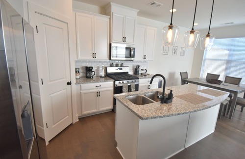 Winder House | Bright, charming, modern townhouse in Winder