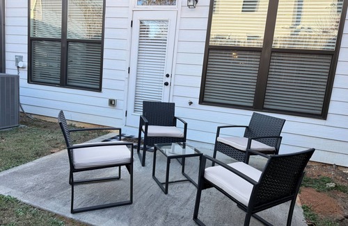 Winder House | Bright, charming, modern townhouse in Winder