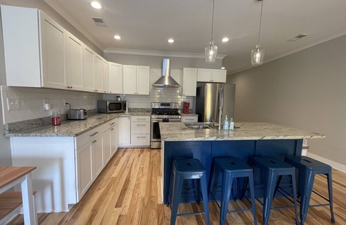 Shelby Park House | Bright, Cheery Home steps from Shops & Nightlife!