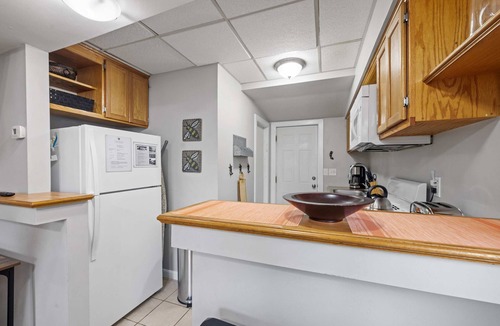 Manchester Apartment | Bright & Chic 1st Flr Studio - Short-Midterm Stays