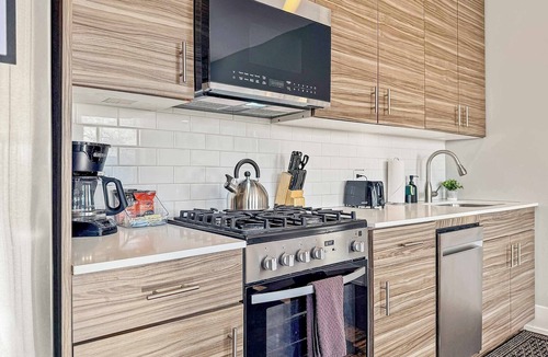 Chicago Apartment | Bright, Clean, and Furnished Studio Unit