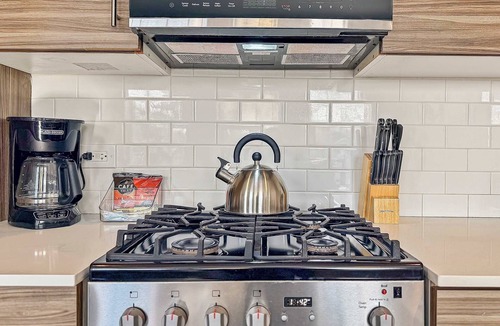 Chicago Apartment | Bright, Clean, and Furnished Studio Unit