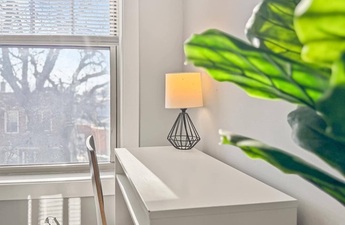 Chicago Apartment | Bright, Clean, and Furnished Studio Unit