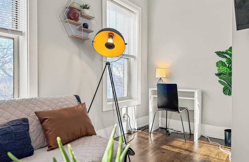 Chicago Apartment | Bright, Clean, and Furnished Studio Unit