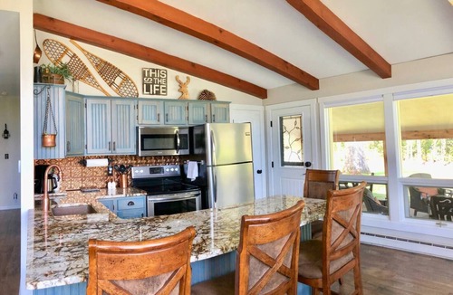 Donegal Ski Chalet | Bright & Clean Chalet with Hot Tub