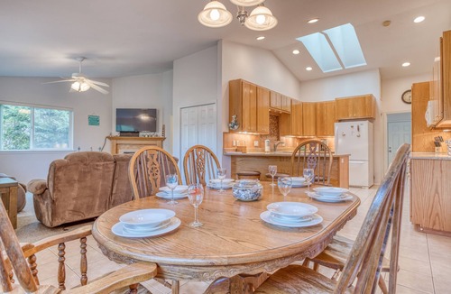 Beverly Beach House | Bright, Clean Single-Level Above Beverly Beach has a Master Suite and Hot Tub!