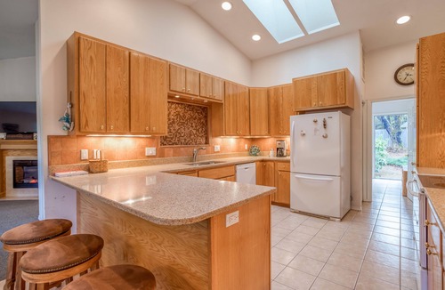 Beverly Beach House | Bright, Clean Single-Level Above Beverly Beach has a Master Suite and Hot Tub!