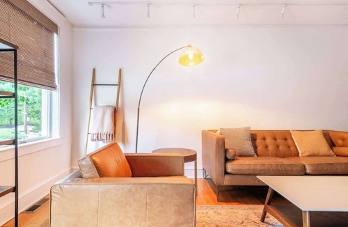 Wilmington Apartment | Bright, clean spacious 2 BR apt off street parking