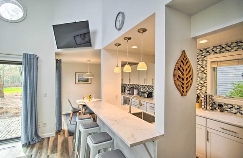 Mews Village Condo | Bright, Coastal Mashpee Condo Near the Commons