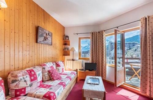 La Perriere Apartment | Bright Cocoon With Balcony And View On The Valley