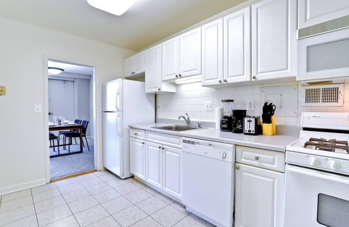 Crystal City Apartment | Bright Comfort in DC Apts