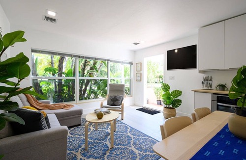 Victoria Park House | Bright Comfortable Apt in Victoria Park