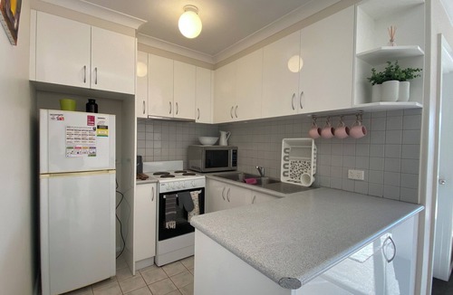 Northern Suburbs Apartment | Bright & Comfortable 1BR Unit in Trendy Brunswick!