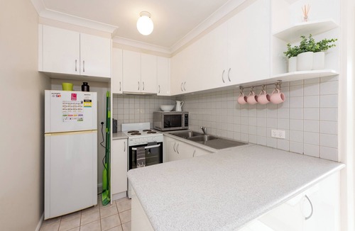 Northern Suburbs Apartment | Bright & Comfortable 1BR Unit in Trendy Brunswick!