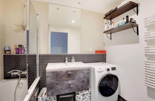 Quartier de la Folie-Mericourt Apartment | Bright & Comfortable 2BR near Le Marais - Paris 11
