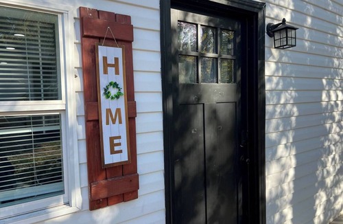 Turner Park Apartment | Bright & Comfortable Bungalow!