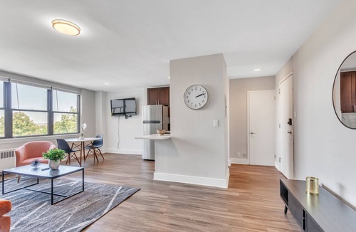 East Falls Apartment | Bright, comfortable apartment with inviting décor