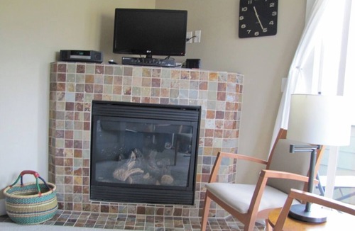Old Ballard House | Bright, comfy 1-bedroom townhome in Ballard, Seattle perfect for your getaway