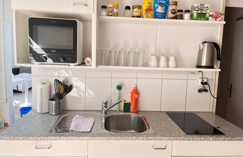 Uster District Apartment | Bright, comfy, industrial looking