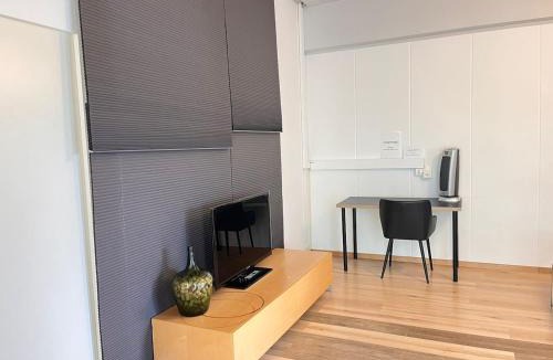 Uster District Apartment | Bright, comfy, industrial looking