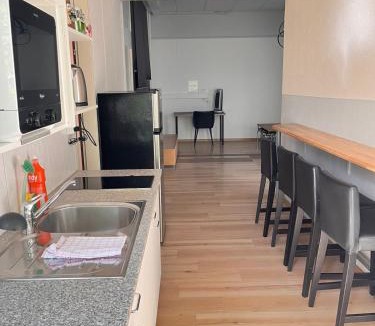 Uster District Apartment | Bright, comfy, industrial looking