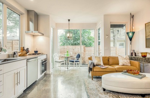 Galindo House | Bright Contemporary Guest House with Private Patio, Walk to S Congress, Downtown
