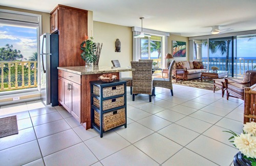 Historic Lahaina Front Street Condo | Bright Corner Oceanfront Unit with Stunning Sunsets