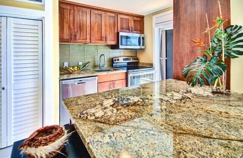 Historic Lahaina Front Street Condo | Bright Corner Oceanfront Unit with Stunning Sunsets