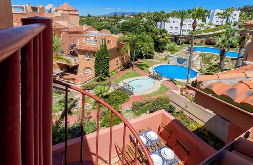 Urbanizacion Hacienda las Chapas Apartment | Bright Cosy Penthouse With 4 Big swimming-Pool and Garage, Elevator, Wi-Fi 🌞
