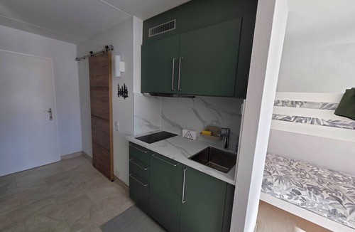 Lens Apartment | Bright, cosy studio with south-facing terrace & swimming pool