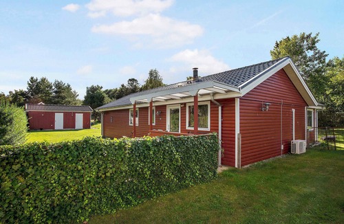 Haslevgarde House | Bright cottage 300 m from the beach