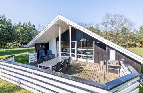 Houstrup House | Bright Cottage with Covered Terrace-By Traum