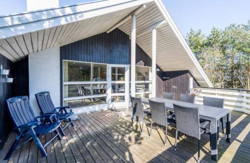 Houstrup House | Bright Cottage with Covered Terrace-By Traum