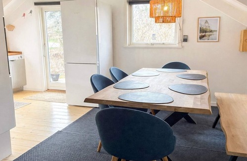 Øksenmølle House | Bright Cottage with Hot Tub
