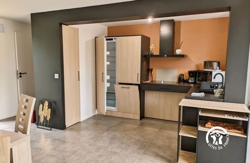 Andouille Cottage | Bright cottage with heated pool and PMR access, near Laval
