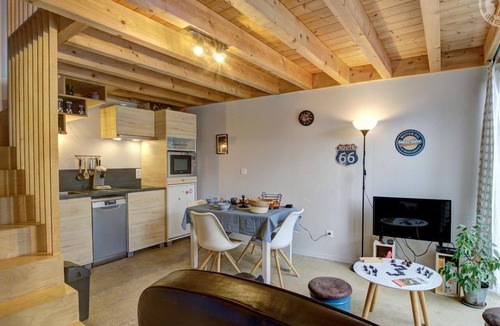 Doizieux Cottage | Bright cottage with terrace and pets allowed