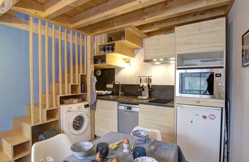 Doizieux Cottage | Bright cottage with terrace and pets allowed