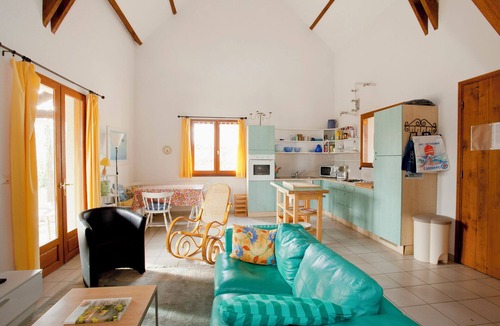 Andressac House | Bright country house with open kitchen