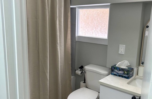 Northwest Calgary House | Bright & Cozy 2-Bedroom Suite