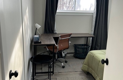 Northwest Calgary House | Bright & Cozy 2-Bedroom Suite