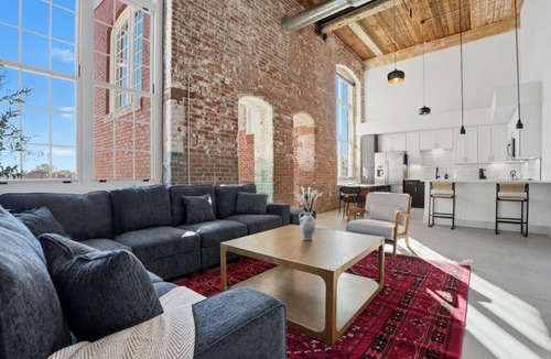 Judson Apartment | Bright & Cozy 2BR Apt w/Parking