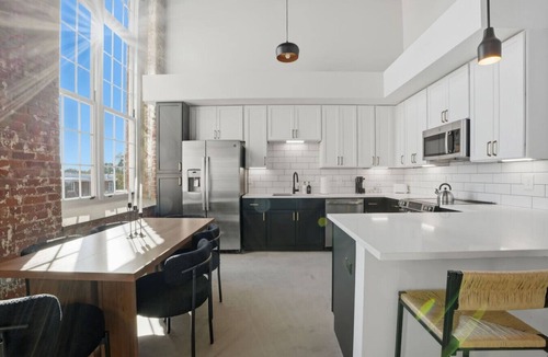 Judson Apartment | Bright & Cozy 2BR Apt w/Parking