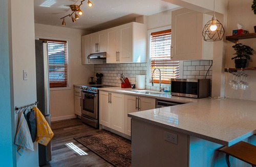 St. James House | Bright & Cozy 4-bedroom House