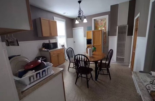 Lower West Side Apartment | Bright & Cozy 4BR Apartment Perfect Chicago Location