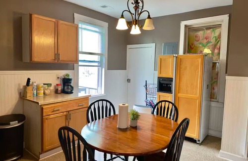 Lower West Side Apartment | Bright & Cozy 4BR Apartment Perfect Chicago Location