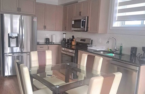 Ottawa Division Apartment | Bright & Cozy Apartment in Ottawa